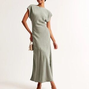 Abercrombie & Fitch Frosty Olive Short-Sleeve Crinkle Satin Maxi Dress - S